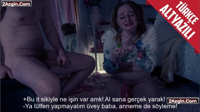 İnsansı olmayan dildoyu yalarken annesinin sapık sevgilisine yakalandı cezalandı