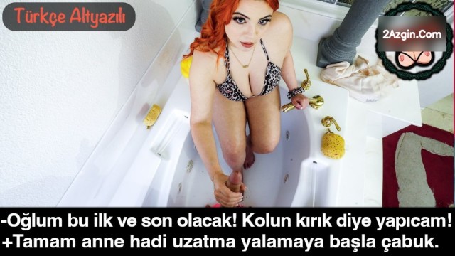 Kolu kırık olan oğlunun ihtiyaçlarını gideren fedakar anne