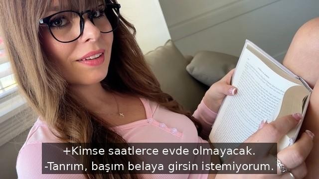 Külotsuz olduğunu gördüğü üvey kız kardeşini parmakladıktan sonra kıvama getirdi