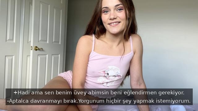 Sikilmek için deliren kız sırılsıklam olmuş amcığını üvey kardeşine vermek istiyor