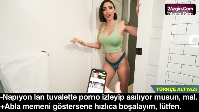 Tuvalette asılıyordum ablam külotla içeri girince fena oldum